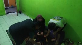 Sat Narkoba Polres Garut menggelar operasi cipta kondisi berupa razia minuman keras di wilayah Kecamatan Tarogong Kidul, Kabupaten Garut, pada Senin malam, 21 Juli 2025.
