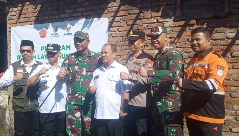 Badan Amil Zakat Nasional (BAZNAS) Republik Indonesia (RI) berkolaborasi bersama Mabes Tentara Nasional Indonesia (TNI) melalui Baznas Kabupaten Garut dan Kodim 0611/Garut menyalurkan bantuan Rutilahu sebanyak 10 unit yang tersebar di tiga kecamatan di kabupaten Garut.