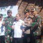 Badan Amil Zakat Nasional (BAZNAS) Republik Indonesia (RI) berkolaborasi bersama Mabes Tentara Nasional Indonesia (TNI) melalui Baznas Kabupaten Garut dan Kodim 0611/Garut menyalurkan bantuan Rutilahu sebanyak 10 unit yang tersebar di tiga kecamatan di kabupaten Garut.