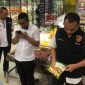 Dalam rangka menjaga kestabilan pasokan dan harga kebutuhan pokok penting di wilayah Kabupaten Garut, Satreskrim Polres Garut melalui Unit Tindak Pidana Tertentu (Tipidter) bersama Dinas Perindustrian, Perdagangan dan ESDM serta Dinas Ketahanan Pangan Kabupaten Garut melakukan kegiatan pengawasan dan pemantauan langsung ke salah satu pusat perbelanjaan modern, Asia Toserba, pada Rabu (23/7/2025).