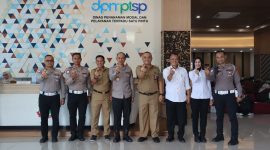 Dalam upaya meningkatkan kualitas pelayanan publik serta memastikan kesiapan personel dan sarana prasarana, Kapolres Garut AKBP Yugi Bayu Hendarto, S.I.K., M.A.P. melakukan kunjungan dan pengecekan langsung ke sejumlah titik pelayanan Polri pada Senin (28/7/2025).