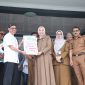 Wakil Bupati Garut, Putri Karlina, meninjau secara langsung pelaksanaan Cek Kesehatan Sekolah Gratis sekaligus Penyuluhan Anti Bullying dan Kesehatan Gigi yang berlangsung di SMAN 15 Garut, Jalan Panawuan, Kecamatan Tarogong Kidul, Kabupaten Garut, Selasa (29/7/2025).
‎