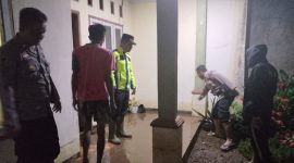 Hujan deras yang mengguyur wilayah Kecamatan Cibalong, Kabupaten Garut, pada Senin malam (28/7/2025) mengakibatkan meluapnya dua sungai yakni Sungai Cihaur di Desa Karyasari dan Sungai Cikawung di Desa Mekarsari. Akibatnya, beberapa rumah warga terdampak luapan air yang masuk hingga setinggi 20 cm.