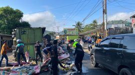 Kecelakaan lalu lintas terjadi di ruas jalan raya Malangbong, tepatnya di Kampung Cipeuyeum, Desa Sukamanah, Kecamatan Malangbong, Kabupaten Garut, Kamis pagi (31/7/2025) sekitar pukul 06.30 WIB. Insiden ini melibatkan dua kendaraan besar, yakni truk tronton bernomor polisi B-9321-UYY dan mitsubishi light truck bernomor polisi D-8122-XD.