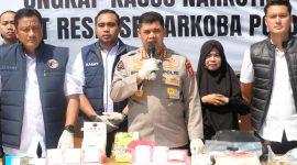 Direktorat Reserse Narkoba Polda Jawa Barat (Jabar) mengungkap penindakan yang dilakukan sejak Januari hingga Juli 2025. Salah satu pengungkapan yang terbesar pada periode itu adalah jaringan Aceh–Jawa Barat.