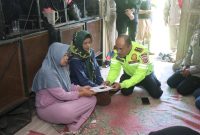 Dalam respon cepat terhadap bencana alam tanah longsor yang terjadi di Kampung Cipongpok RT 05 RW 01, Desa Tanjungjaya, Kecamatan Banjarwangi, Kapolres Garut AKBP Yugi Bayu Hendarto S.I.K., M.A.P turun langsung ke lokasi kejadian bencana longsor di di Kampung Cipongpok RT 05 RW 01, Desa Tanjungjaya, Kecamatan Banjarwangi pada Senin pagi (4/8/2025).