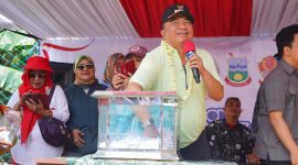 Bupati Garut, Abdusy Syakur Amin, mengikuti jalan santai dan panen ikan Srikandi Biru, bertempat di Desa Dunguswiru, Kecamatan Limbangan, Kabupaten Garut, Minggu (10/8/2025).