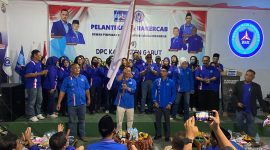 DPN Bintang Muda Indonesia (BMI) secara resmi melantik Asep Achlan sebagai Ketua DPC BMI Kabupaten Garut periode 2023-2027, didampingi Dedi Rosadi sebagai Sekretaris, dalam acara yang digelar di Kantor DPC Partai Demokrat Kabupaten Garut, Jl Proklamasi, No.1, Garut, pada Minggu (10/8/2025).