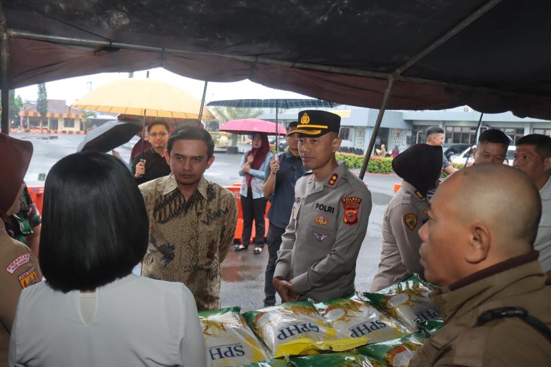 Polres Garut menggelar Kick Off Launching Gerakan Pangan Murah (GPM) Polri untuk masyarakat pada Kamis (14/8/2025) di Lapang Apel Polres Garut, Jl. Jenderal Sudirman No. 204. Kegiatan ini dilaksanakan secara serentak di seluruh Indonesia dan dipimpin langsung oleh Kapolri Jenderal Polisi Drs. Listyo Sigit Prabowo, M.Si. melalui sarana Zoom Meeting.