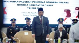 Bupati Garut, Abdusy Syakur Amin, mengukuhkan 35 anggota Pasukan Pengibar Bendera Pusaka (Paskibraka) tingkat Kabupaten Garut Tahun 2025, yang dilaksanakan di Gedung Pendopo Garut, Jum'at (15/8/2025).