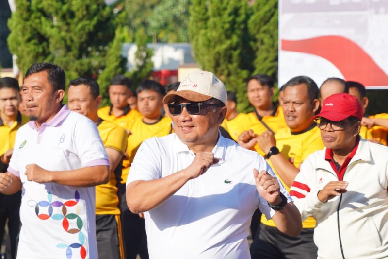 Dalam rangka memperingati Hari Ulang Tahun (HUT) ke-80 Kemerdekaan Republik Indonesia, Polres Garut hari ini menyelenggarakan kegiatan Olahraga Bersama Forum Koordinasi Pimpinan Daerah (Forkopimda) dan instansi se-Kabupaten Garut, bertempat di Markas Polres Garut, Jalan Sudirman, Kecamatan Karangpawitan, Kabupaten Garut, Sabtu (16/8/2025).