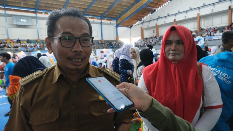 Pengurus Daerah Himpunan Pendidikan dan Tenaga Kependidikan Anak Usia Dini Indonesia (PD HIMPAUDI) Kabupaten Garut menyelenggarakan Acara Semarak Memeriahkan Hari Ulang Tahun (HUT) RI ke-80 dan HUT HIMPAUDI ke-20 yang berlangsung di Gedung Cikuray, SOR RAA Adiwijaya, Kecamatan Tarogong Kidul, Selasa (19/8/2025).