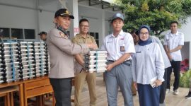 Polsek Banyuresmi menghadiri kegiatan Launching Pendistribusian Program Makan Bergizi Gratis (MBG) yang digelar di SMA Negeri 25 Garut, Desa Banyuresmi, Kecamatan Banyuresmi, Kabupaten Garut, Selasa (19/8/2025).