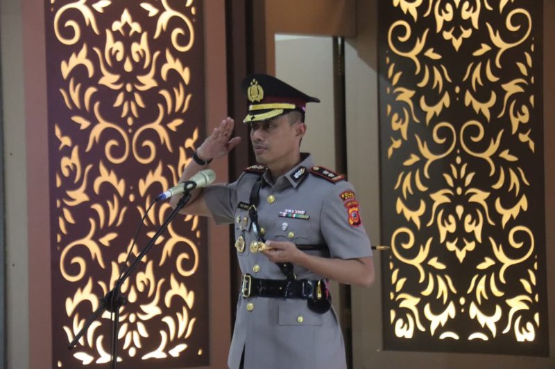 Dalam rangka memperingati Hari Juang Polri Tahun 2025, Polres Garut menggelar upacara yang berlangsung khidmat di Aula Mumun Surachman Polres Garut, Kamis (21/8/2025).