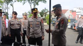 Polres Garut menggelar Alat Utama (Alut), Alat Khusus (Alsus), dan Alat Material Khusus (Almatsus) bertempat di Lapangan Apel Mapolres Garut, Senin (08/09/2025).