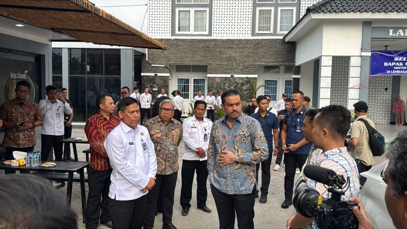 Lapas Kelas IIA Garut kembali menjadi sorotan positif setelah berhasil melepas ekspor produk Coir Shade ke Spanyol. Dalam kesempatan tersebut, Menteri Koperasi dan UMKM RI, Maman Abdurrahman, menyampaikan apresiasi tinggi dan berjanji akan membuka akses pasar ekspor yang lebih luas bagi produk UMKM karya Warga Binaan.