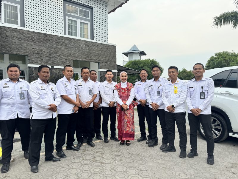 Pemerintah melalui Kementerian Koperasi dan UMKM RI menegaskan komitmennya untuk terus memberikan dukungan terhadap pengembangan UMKM di Lapas Garut. Hal ini disampaikan langsung oleh Menteri Koperasi dan UMKM RI, Maman Abdurrahman, dalam acara pelepasan ekspor Coir Shade hasil karya Warga Binaan ke Spanyol, Kamis (25/9).