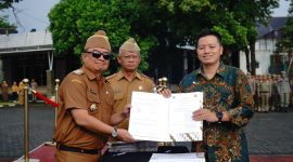 Garut untuk berkolaborasi dalam percepatan pembangunan daerah. Kerja sama ini diresmikan melalui penandatanganan Memorandum of Understanding (MoU) tentang Tridharma Perguruan Tinggi, yang dilakukan oleh Bupati Garut, Abdusy Syakur Amin, dalam apel gabungan di Jalan Pembangunan, Kecamatan Tarogong Kidul, Garut, pada Senin (1/9/2025).