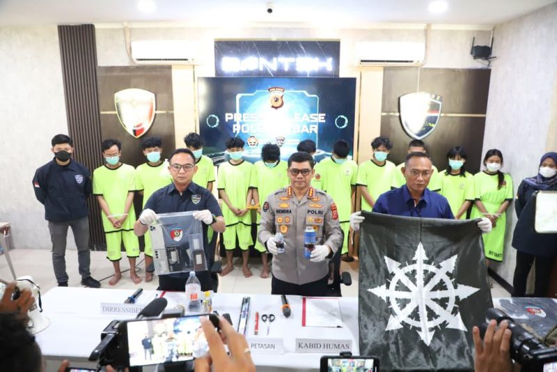 Polda Jawa Barat mengungkap kasus tindak pidana penyebaran rasa permusuhan melalui media sosial usai aksi unjuk rasa di Gedung DPRD Jabar pada 29 Agustus 2025.