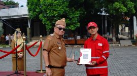 Bupati Garut, Abdusy Syakur Amin, mencanangkan Bulan Dana Palang Merah Indonesia (PMI) di Kabupaten Garut Tahun 2025 dalam pelaksanaan apel gabungan di Lapangan Sekretariat Daerah (Setda) Kabupaten Garut, Jalan Pembangunan, Kecamatan Tarogong Kidul, Senin (8/9/2025).