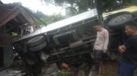 Kecelakaan lalu lintas terjadi di Jalan Cibeureum, Kampung Cibeureum RT 01/01, Desa Sirnagalih, Kecamatan Cisurupan, Kabupaten Garut pada Kamis (11/9/2025) sekitar pukul 08.30 WIB.