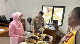 Polres Garut bersama Yayasan Kemala Bhayangkari menggelar kegiatan Test Food Makanan Bergizi di Sekolah Pendidikan Pengasuhan Garut (SPPG) Yayasan Kemala Bhayangkari, Kampung Mariuk, Desa Maripari, Kecamatan Sukawening, pada Minggu (14/9/2025).