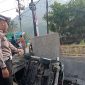Kecelakaan lalu lintas terjadi di Jalan Raya Desa Gandamekar, tepatnya di Kampung Cihuni Girang RT 02 RW 05, Kecamatan Kadungora, Kabupaten Garut, pada Minggu (14/9/2025) sekitar pukul 02.30 WIB.