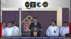 Lembaga Pemasyarakatan (Lapas) Kelas IIA Garut mengikuti apel bersama jajaran Kementerian Koordinator Bidang Hukum, HAM, Imigrasi, dan Pemasyarakatan yang diselenggarakan secara virtual dan terpusat dari Jakarta. Kegiatan ini berlangsung di Aula Lapas Garut dan diikuti oleh seluruh pegawai, dengan Wakil Menteri Kemenko Polhukim, Prof. Otto Hasibuan, bertindak selaku pembina apel. Senin (15/9/2025).