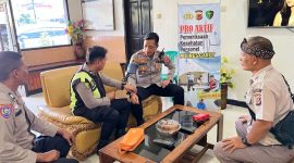 Dalam rangka menjaga kesehatan dan meningkatkan kesejahteraan personel, Seksi Kedokteran dan Kesehatan (Sidokkes) Polres Garut melaksanakan Giat Pelayanan Kesehatan Proaktif kepada anggota Polsek Leles, Senin (15/09/2025).