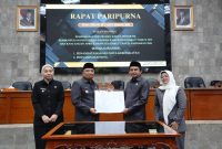 Bupati Garut, Abdusy Syakur Amin, menghadiri acara Rapat Paripurna DPRD Kabupaten Garut dalam rangka Penyampaian Nota Tahun 2026, yang dilaksanakan di Ruang Rapat Paripurna DPRD Garut, Jalan Patriot, Kecamatan Tarogong Kidul, Kabupaten Garut, Senin (15/9/2025).
