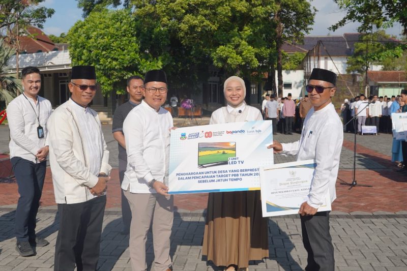Wakil Bupati Garut, Putri Karlina, memimpin Apel Gabungan, bertempat di Lapangan Sekretariat Daerah (Setda) Kabupaten Garut, Jalan Pembangunan, Kecamatan Tarogong Kidul, Senin (22/9/2025).