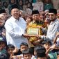 Bupati Garut, Abdusy Syakur Amin, mendampingi kunjungan kerja Wakil Ketua DPR RI, Cucun Ahmad Syamsurijal, ke Dapur Makanan Bergizi Gratis (MBG) Al Bayyinah 2, Kantor Kecamatan Kadungora, serta MTs dan MA Maarif Cilageni, Kecamatan Kadungora, Kabupaten Garut, Jum'at (26/9/2025).