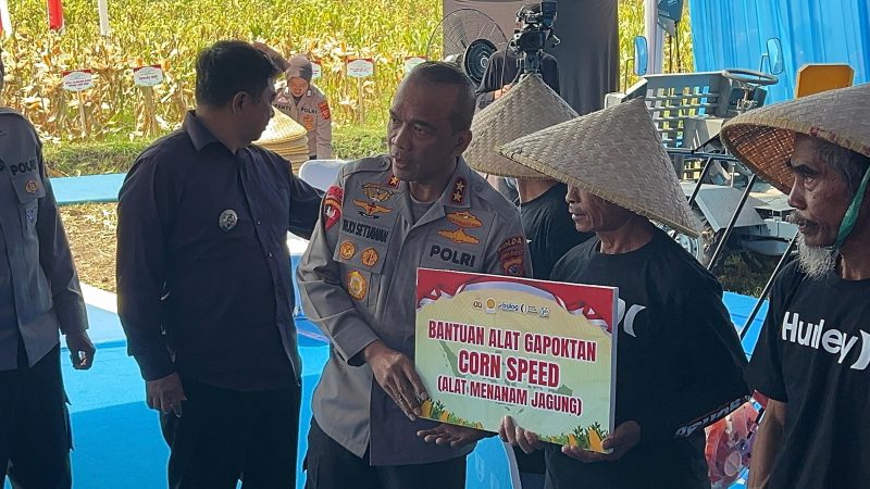 Kepolisian Daerah Jawa Barat terus menunjukkan kepeduliannya terhadap kesejahteraan masyarakat, khususnya para petani jagung.