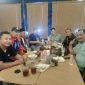 Kalapas Garut Rusdedy bersama awak media saat berbincang di Cafe Integrasi Lapas Garut.