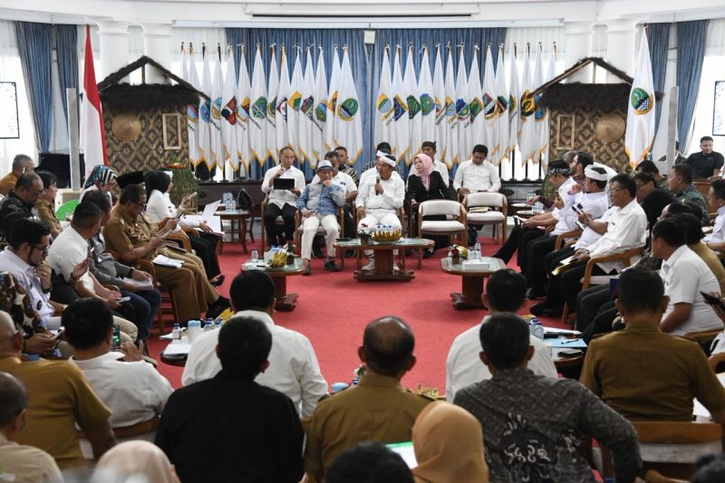 Bupati Garut, Abdusy Syakur Amin, menghadiri Rapat Koordinasi (Rakor) Penanganan Infrastruktur di Provinsi Jawa Barat yang digelar di Gedung Sate, Kota Bandung, Selasa (30/9/2025).