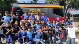 Dalam rangka memberikan edukasi sekaligus upaya preemtif menjaga keamanan dan ketertiban masyarakat (Harkamtibmas), Sat Binmas Polres Garut menghadiri undangan sebagai pemateri penyuluhan di SMAN 14 Garut, Rabu (1/10/2025) pagi.