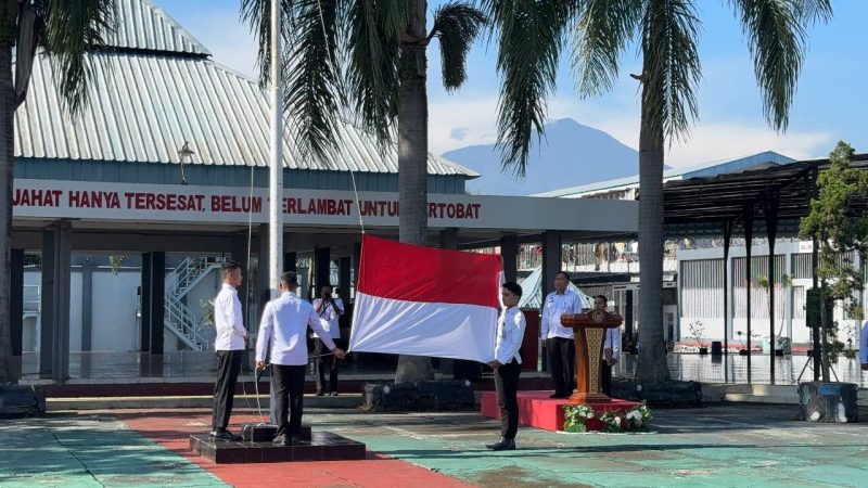 |Dalam rangka memperingati Hari Kesaktian Pancasila yang jatuh pada tanggal 1 Oktober 2025, Lembaga Pemasyarakatan (Lapas) Kelas II A Garut menyelenggarakan upacara peringatan yang diikuti oleh seluruh Unit Pelaksana Teknis (UPT) Pemasyarakatan se-Garut Raya. Kegiatan ini melibatkan jajaran petugas dari Lapas Garut, Rutan Garut, dan Bapas Garut, serta diikuti pula oleh Warga Binaan Pemasyarakatan (WBP) Lapas Garut. Rabu (1/10/2025).