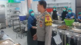 Jajaran Polsek Leuwigoong Polres Garut terus menunjukkan komitmennya dalam menjaga keamanan dan ketertiban masyarakat melalui berbagai kegiatan kepolisian. Pada Kamis (2/10/2025), anggota Polsek Leuwigoong melaksanakan kegiatan kontrol ke SPPG Dapur Sehat Merah Putih yang berlokasi di Jalan Raya Leuwigoong – Cibatu, RT 02 RW 07, Desa Sindangsari, Kecamatan Leuwigoong, Kabupaten Garut.