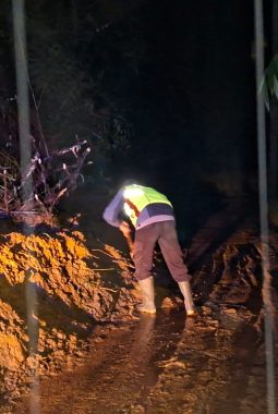 Akses Jalan di Pamulihan Kembali Normal Bertahap Pasca Longsor