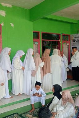 Sebelum ke Tanah Suci Ustadz Suryadi Gelar Syukuran, Camat Karangpawitan dan Warga Hadir Ikut Mendoakan