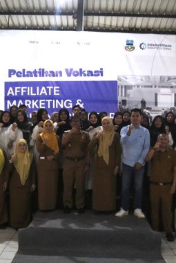 48 Peserta Digembleng, Disnakertrans Garut Fokus Cetak Kreator dan Pebisnis Digital