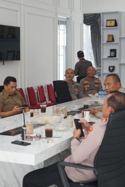 Perkuat Sinergitas TNI–Polri, Kapolres Garut dan Dandim 0611 Garut Gelar Nobar Piala Dunia 2026