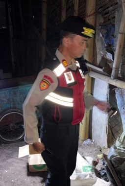 Kawasan Kerkof Dirazia, Polisi Amankan Ciu dan Puluhan Botol Minuman Beralkohol