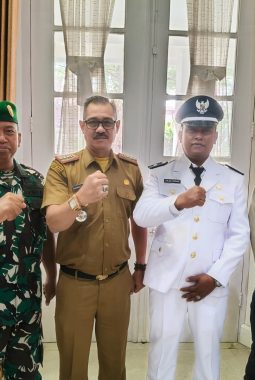 Falah Ramdani Resmi Dilantik Jadi Kades Cimanganten, Bupati Garut Tekankan Amanah dan Pelayanan Publik