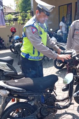 Jangan Coba-Coba Pakai Knalpot Brong, Polsek Karangpawitan Gencarkan Razia